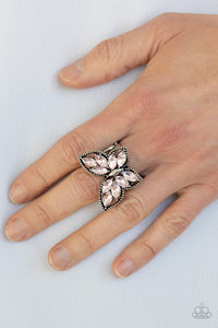 Paparazzi Fluttering Fashionista - Pink
